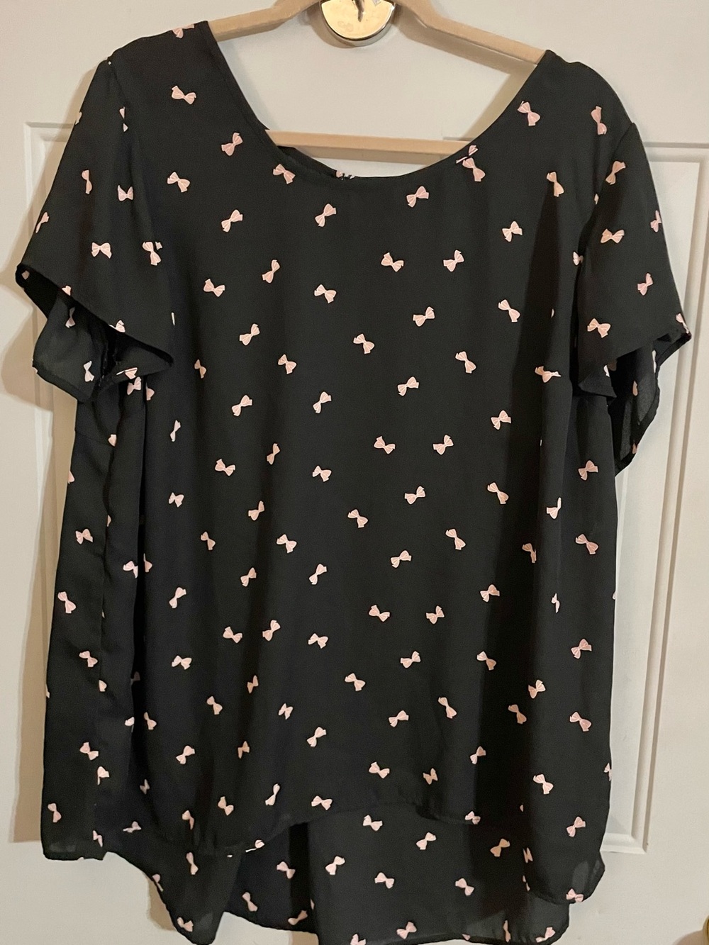 Torrid Like New Black Bow-Print Flutter Sleeve Top Size 2